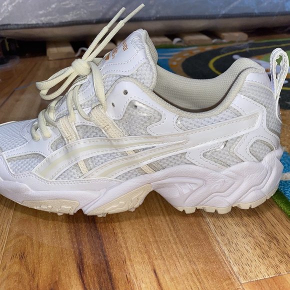 ASICS Women's GEL-NANDI OG Sneakers - Picture 6 of 6